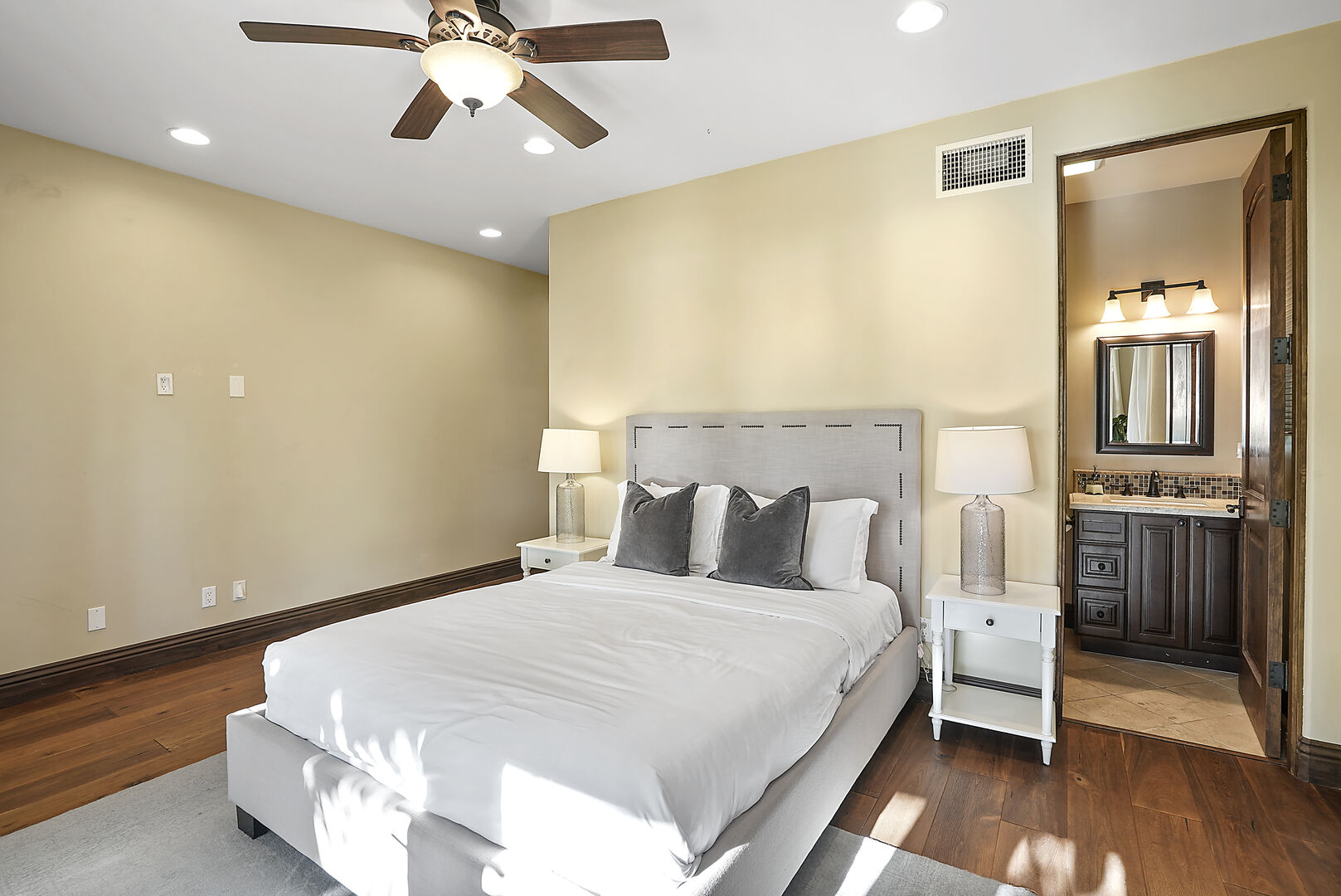 Campana House - Image 37