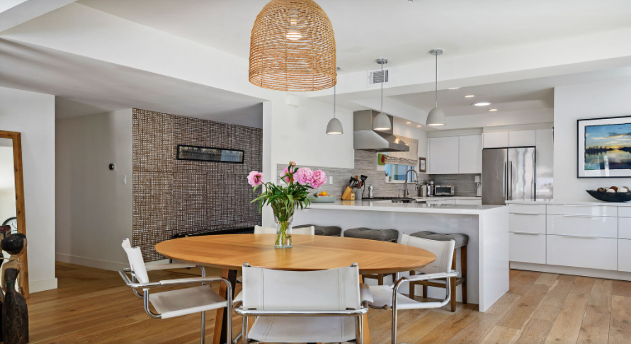 Hendry's Home - Image 4