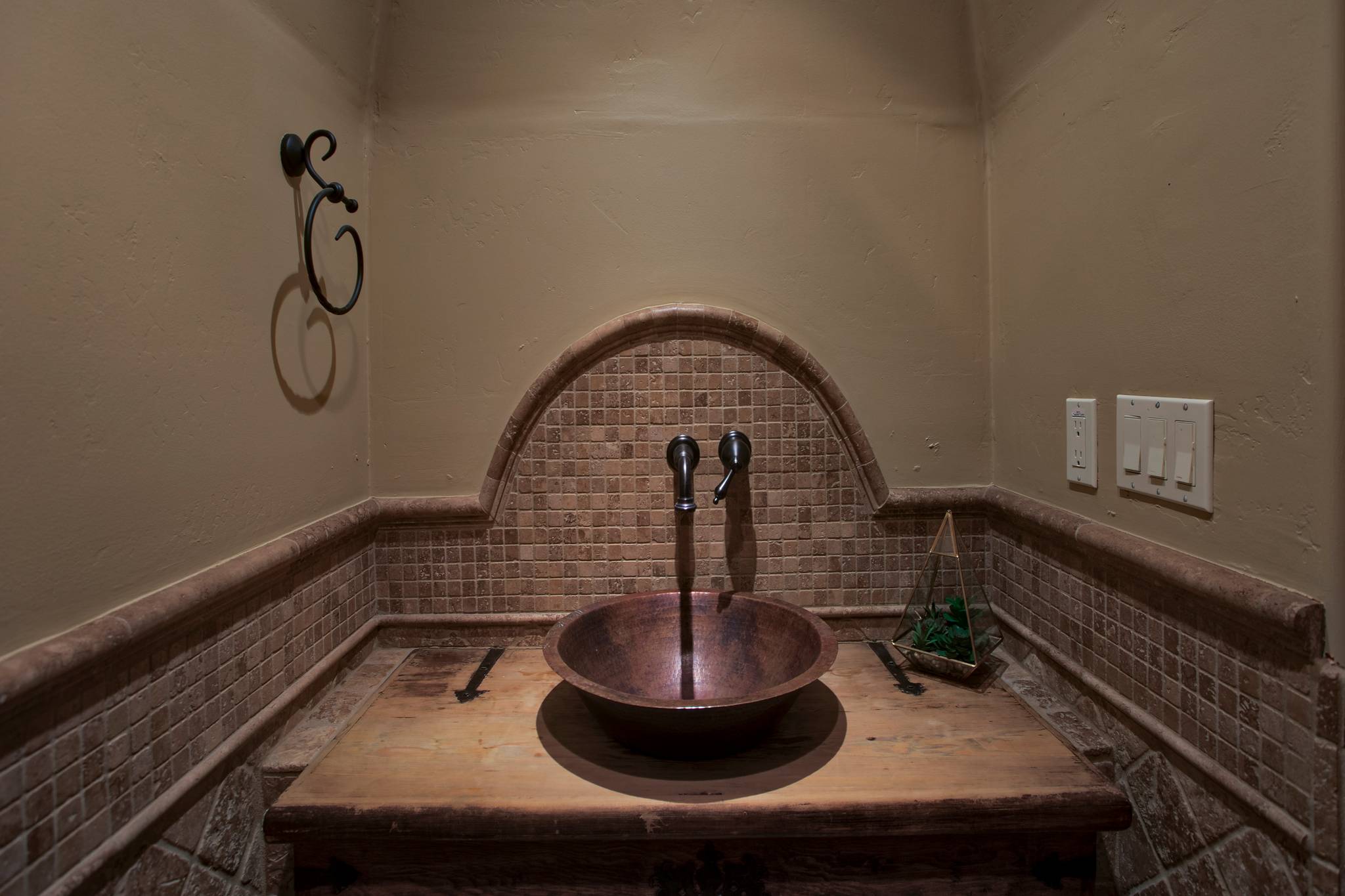 Sunrise Manor - Image 23