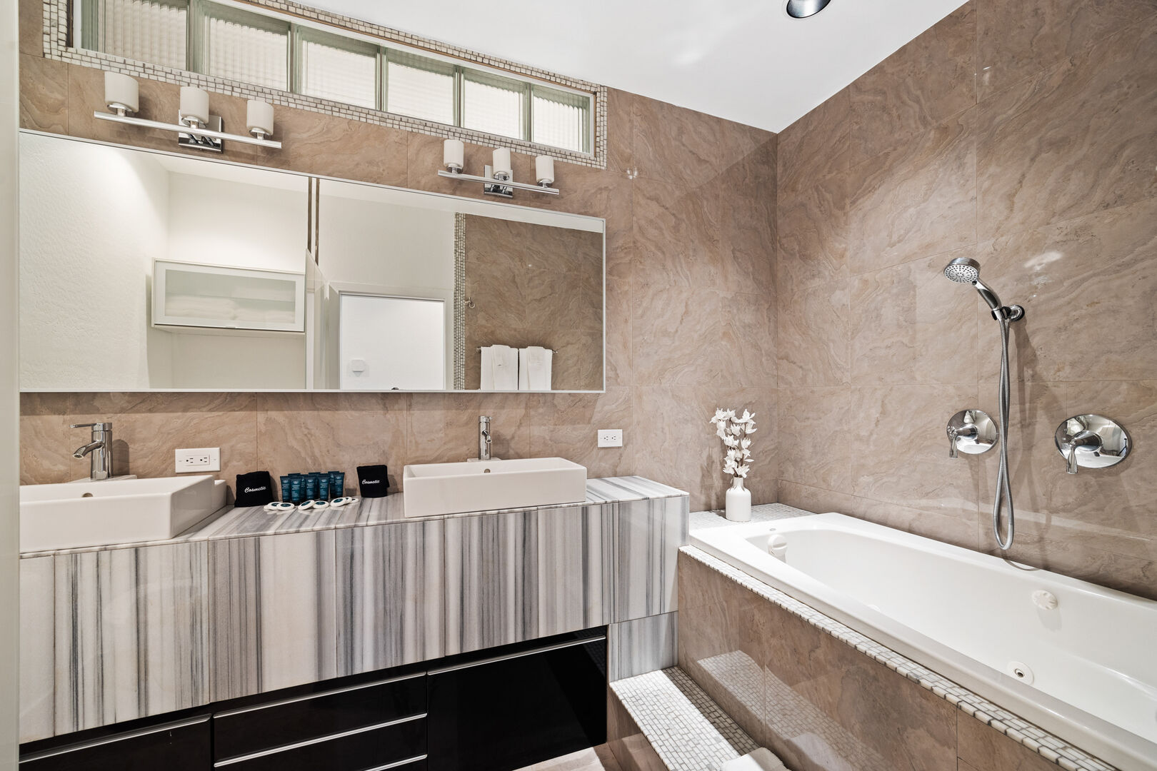 Waterfall House - Image 25