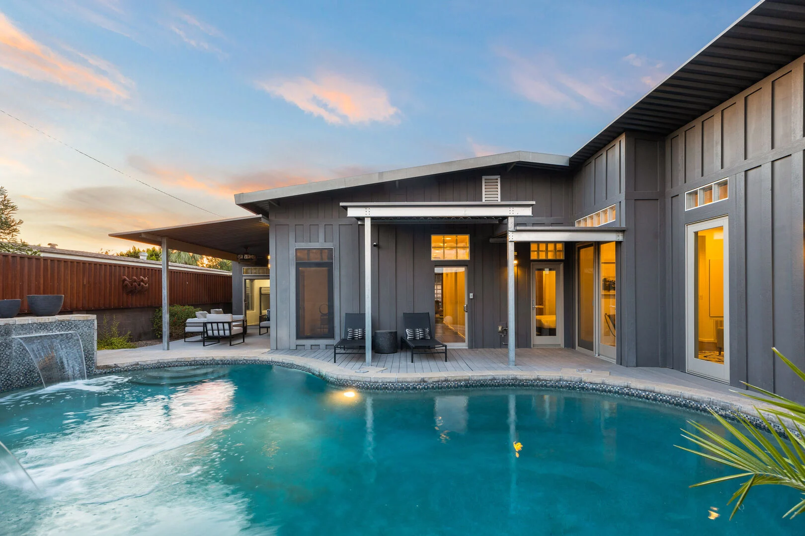 Waterfall House - Image 33