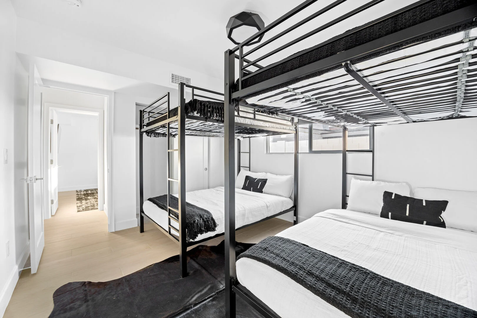 Bee Brush House - Image 19