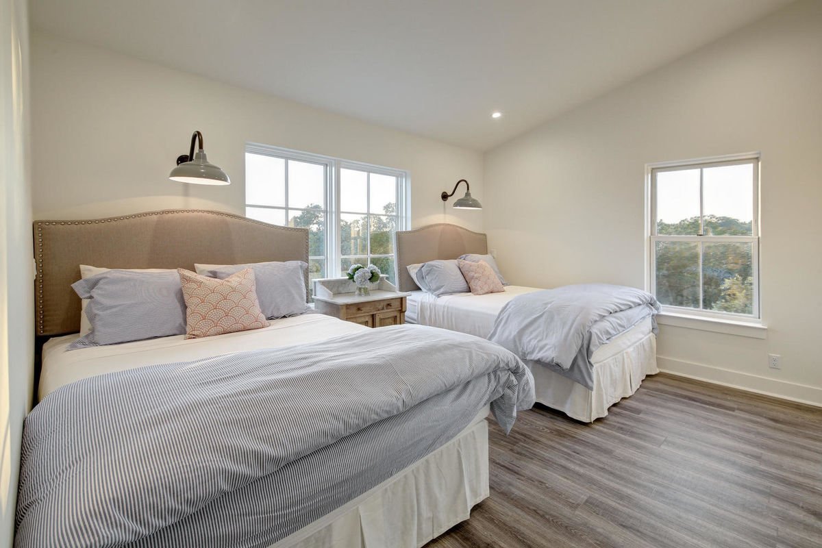 Spring Manor - Image 17