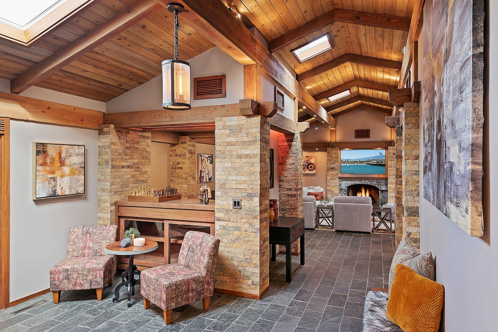 Middle Home - Image 12