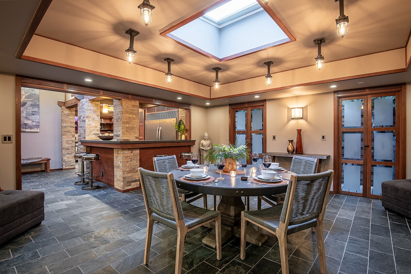 Middle Home - Image 8