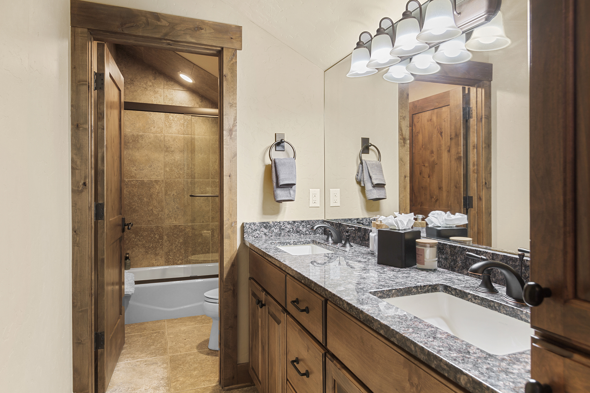 Twin Peaks Lodge - Image 27