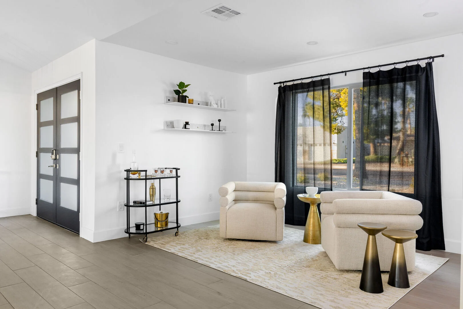 Bee Brush House - Image 8