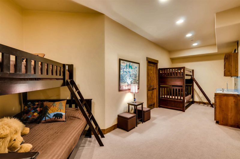 Peerless Manor - Image 25