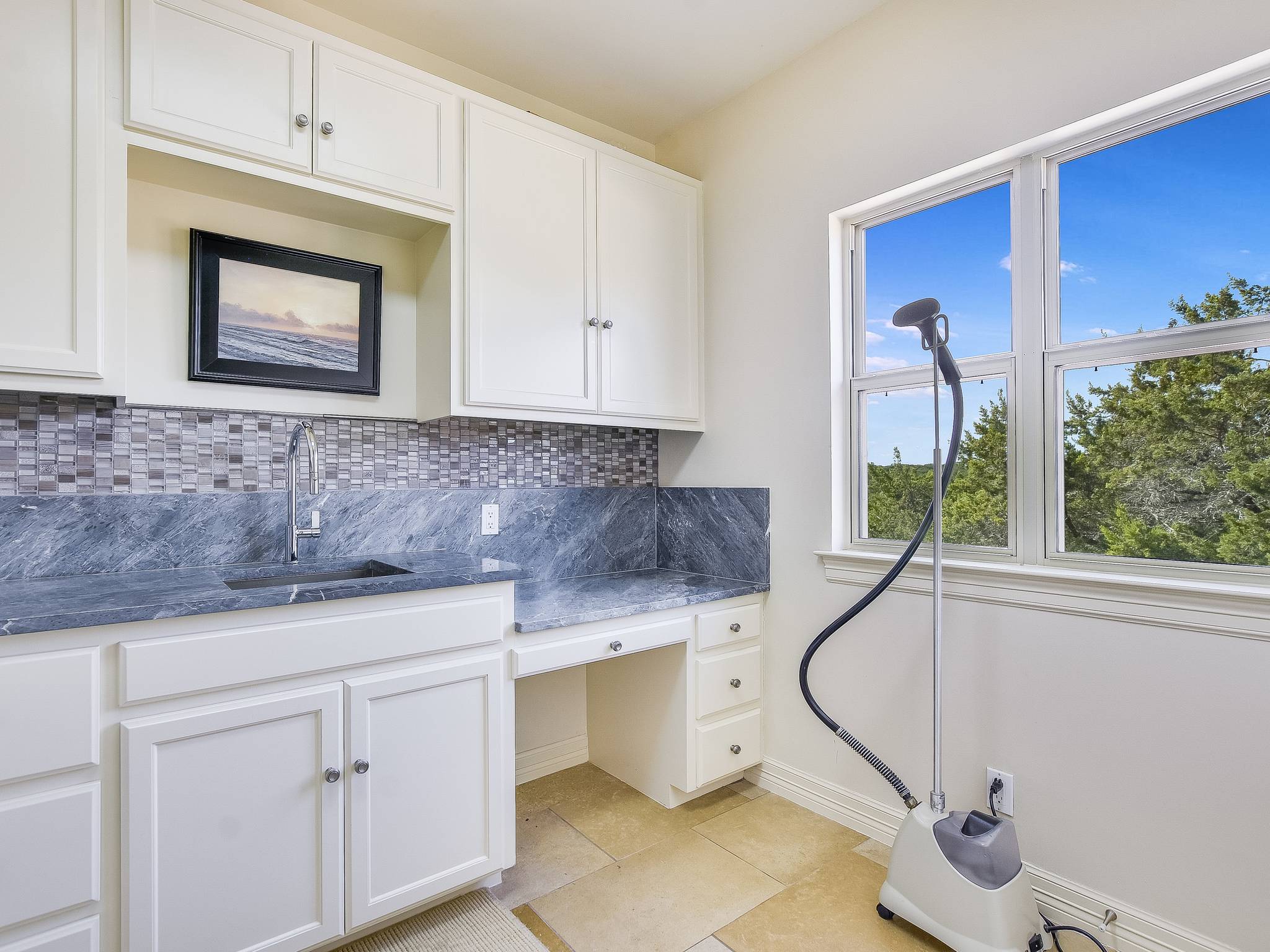 Red Cypress Home - Image 17