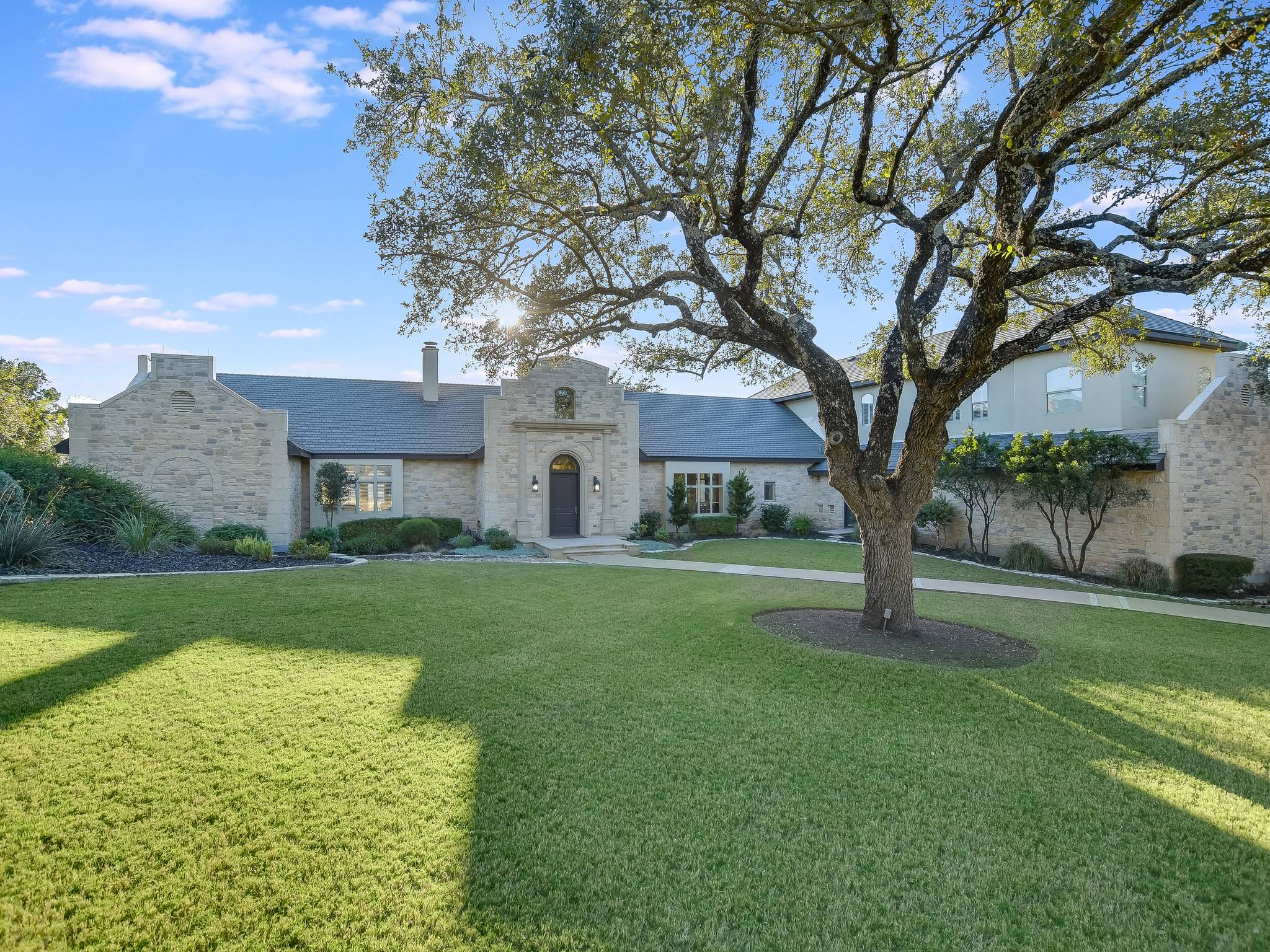 Red Cypress Home - Image 34