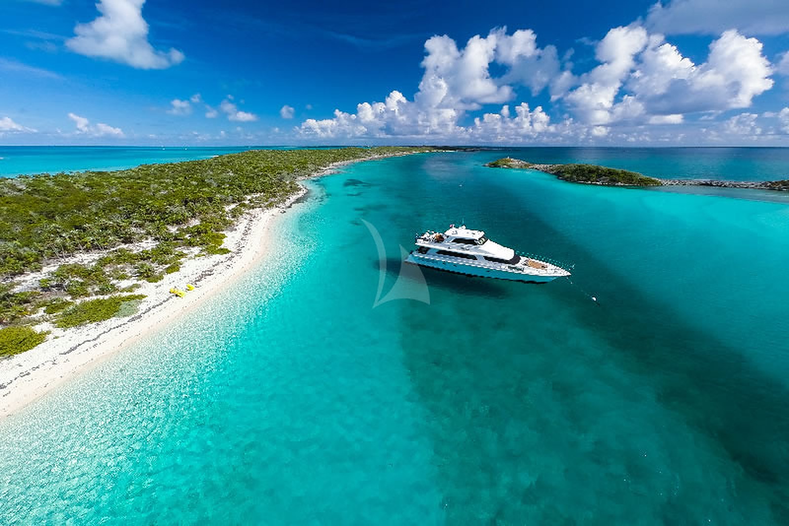 Equinox Yacht - Image 25