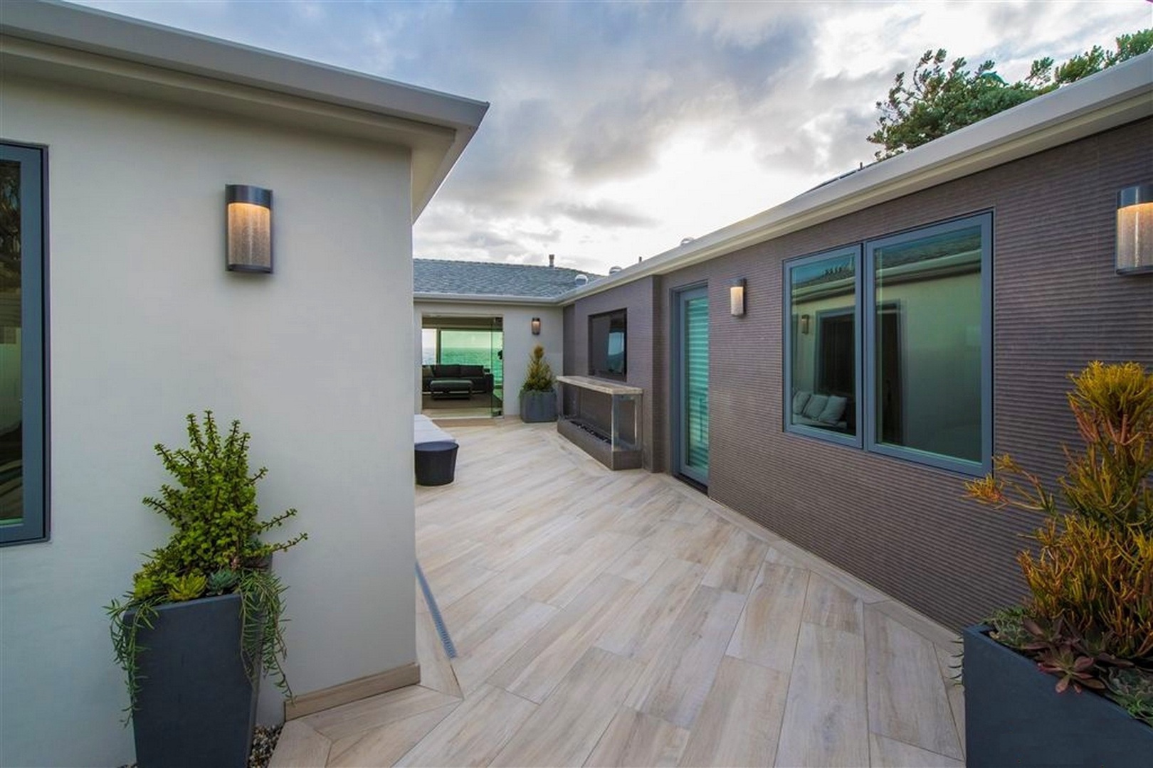 Dolphin Home - Image 22