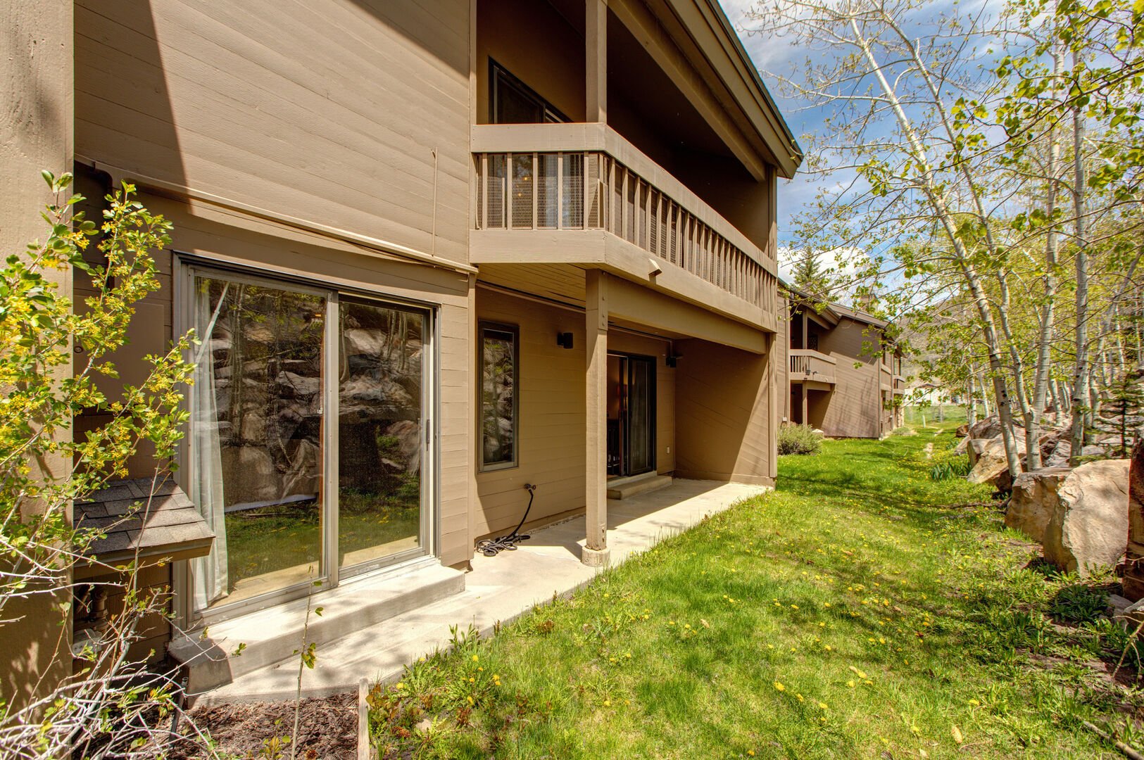 Lakeside Home - Image 27