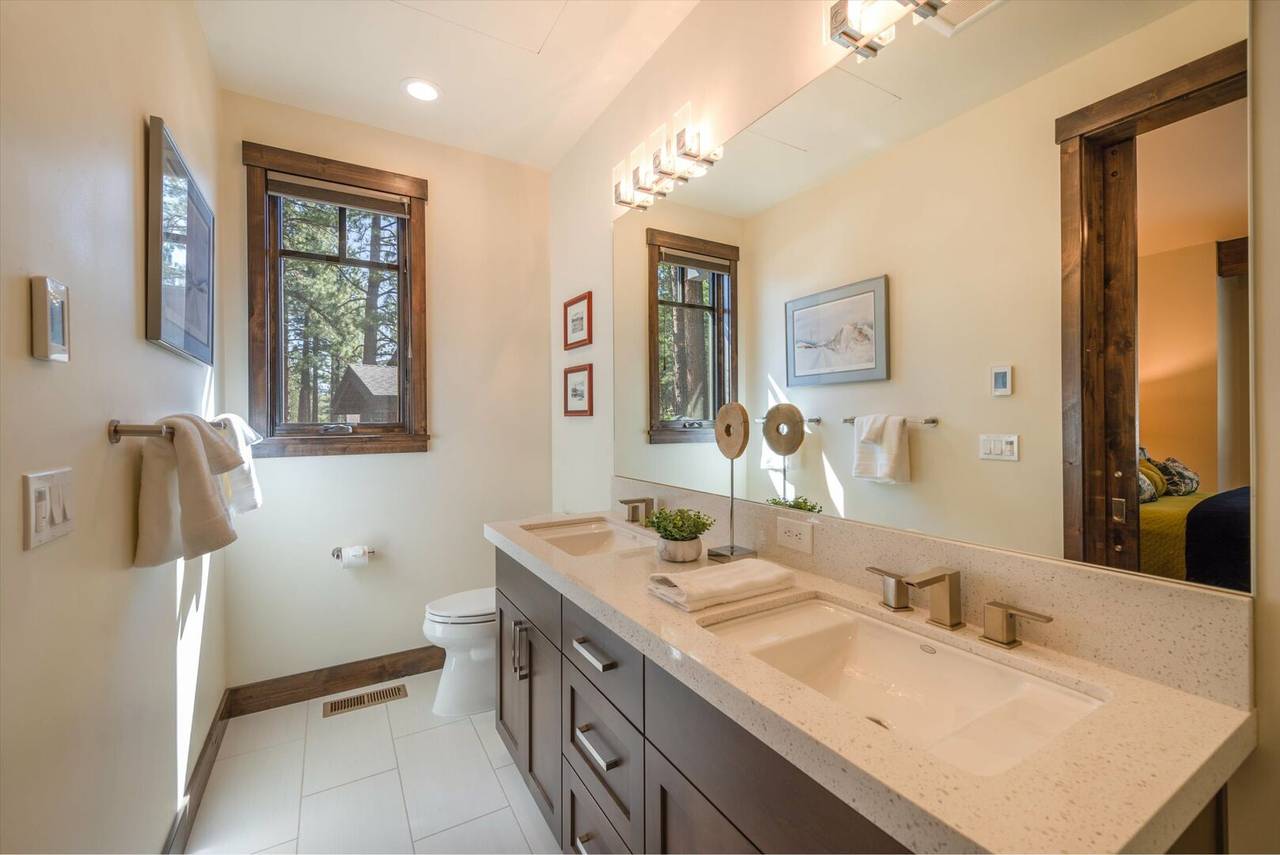 Jacobson House - Image 15