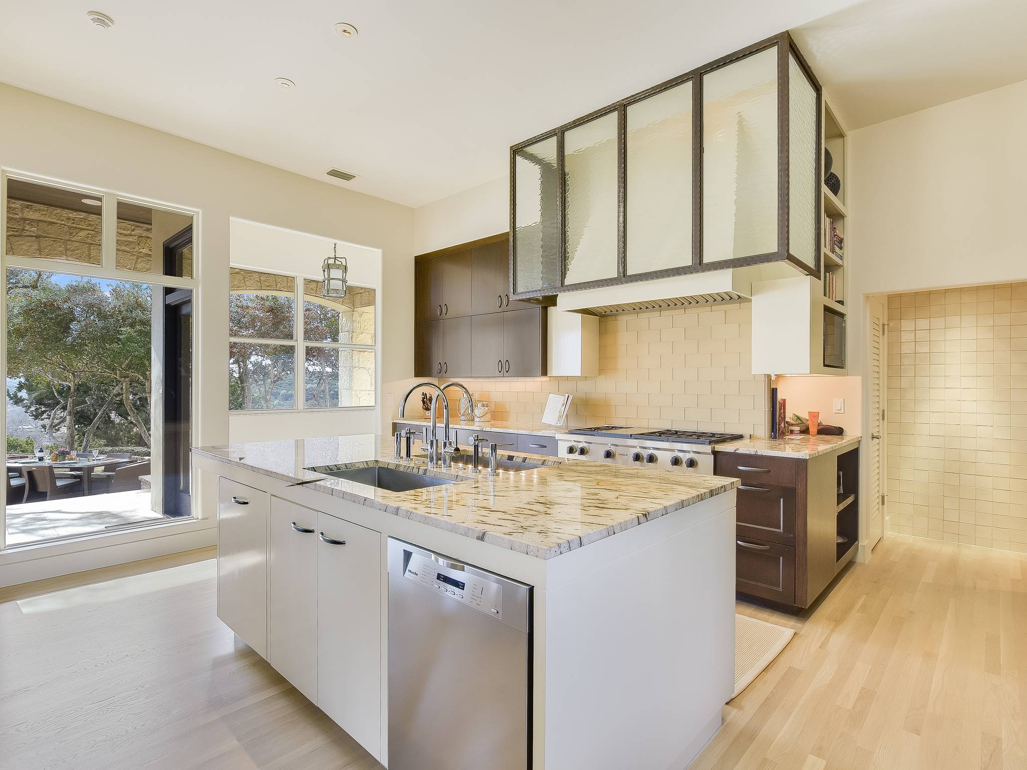 Red Cypress Home - Image 15