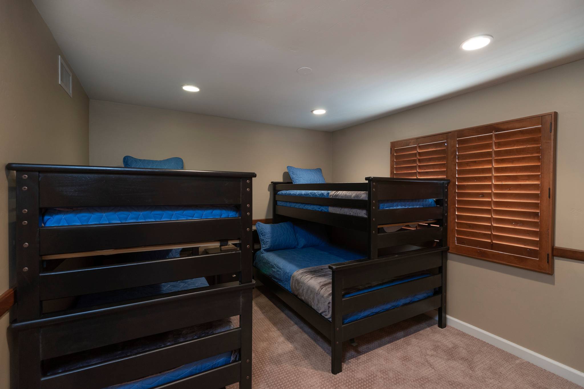 Sunrise Manor - Image 22