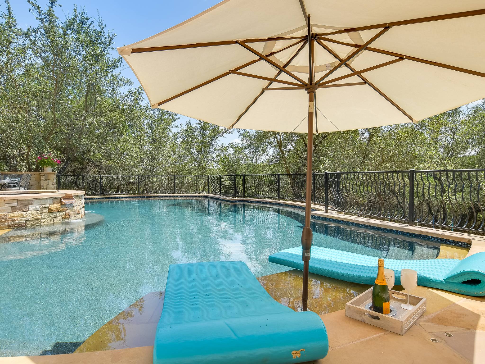 Rock Cedar House - Image 32