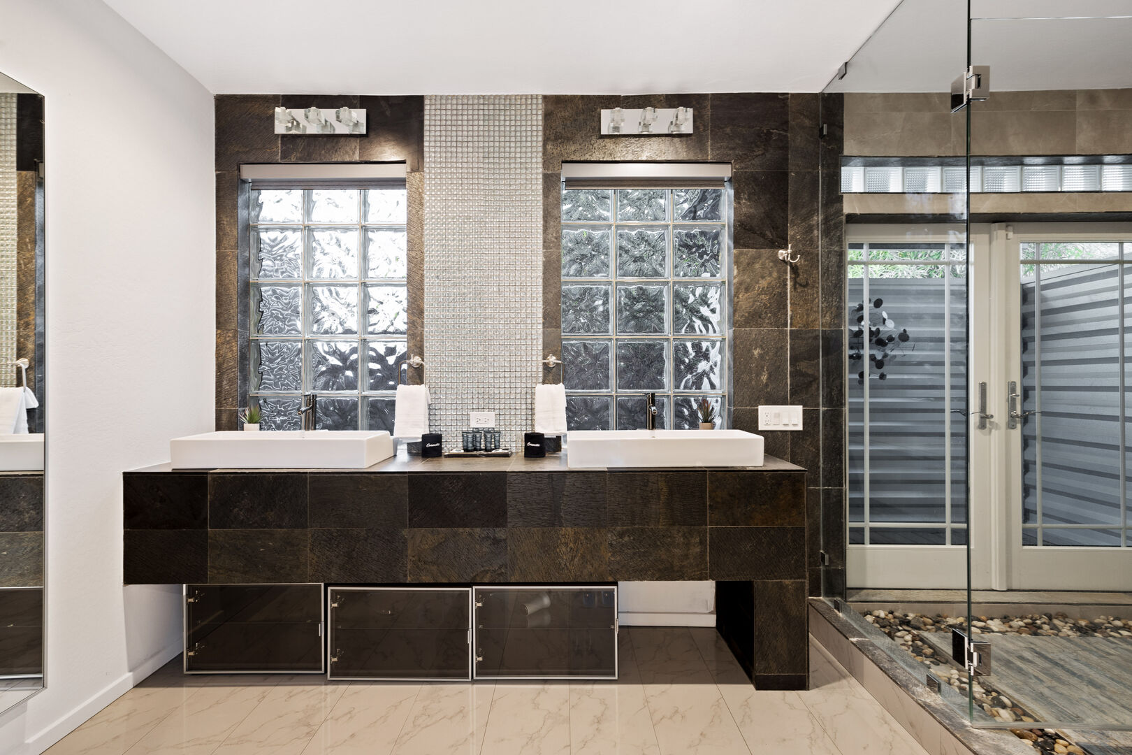 Waterfall House - Image 17