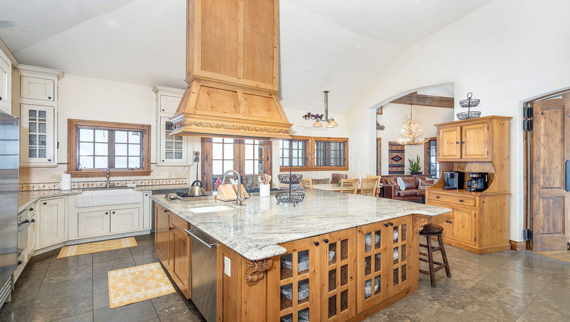 San Joaquin Manor - Image 6