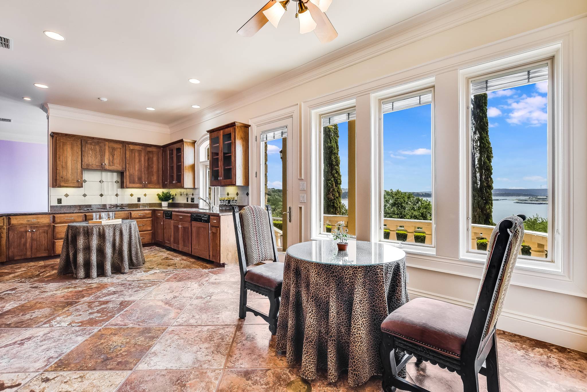 Vaughan Manor - Image 24