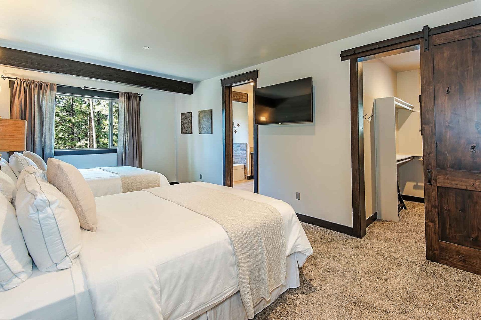 Trail Manor - Image 30