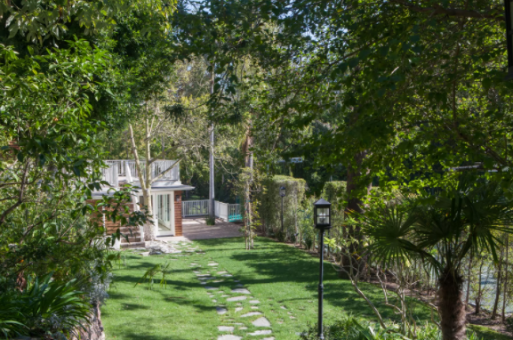 Hillside House - Image 30