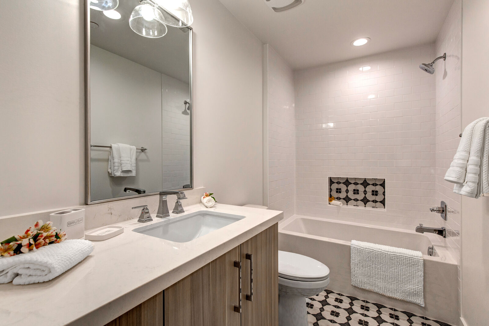 Lowell House - Image 39