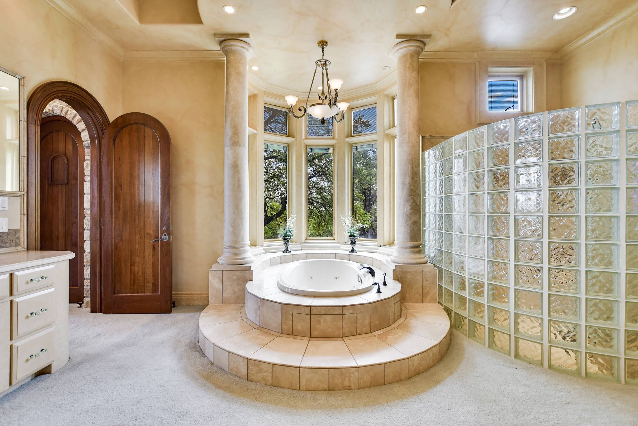 Vaughan Manor - Image 30