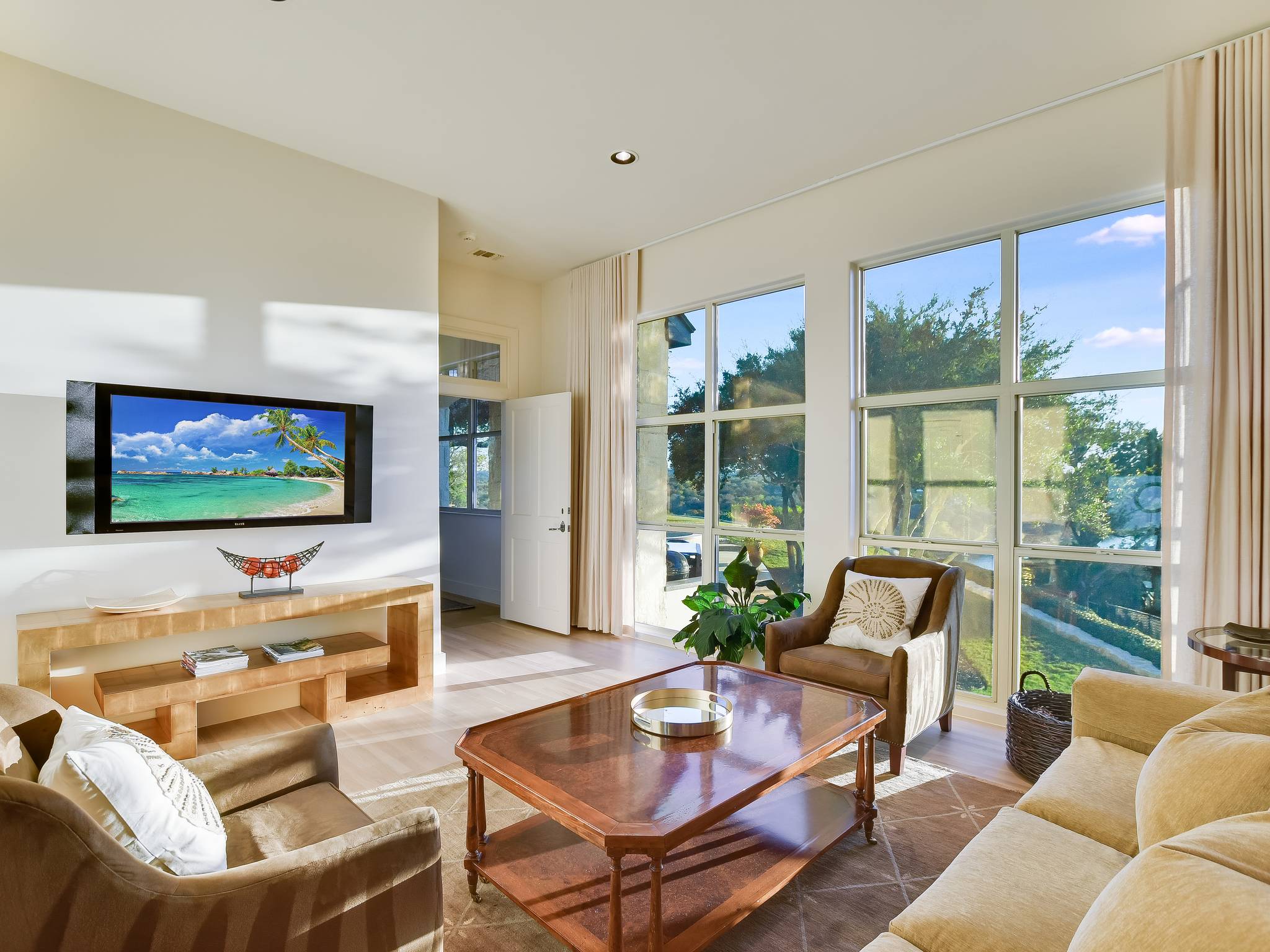 Red Cypress Home - Image 4