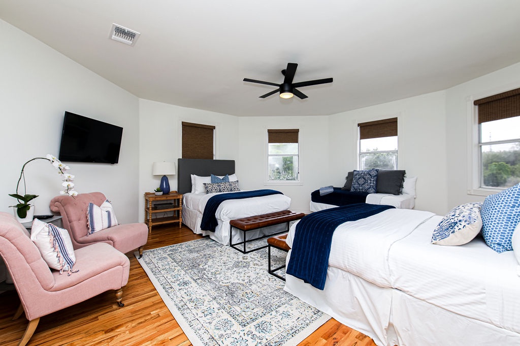 Hideaway Manor - Image 24