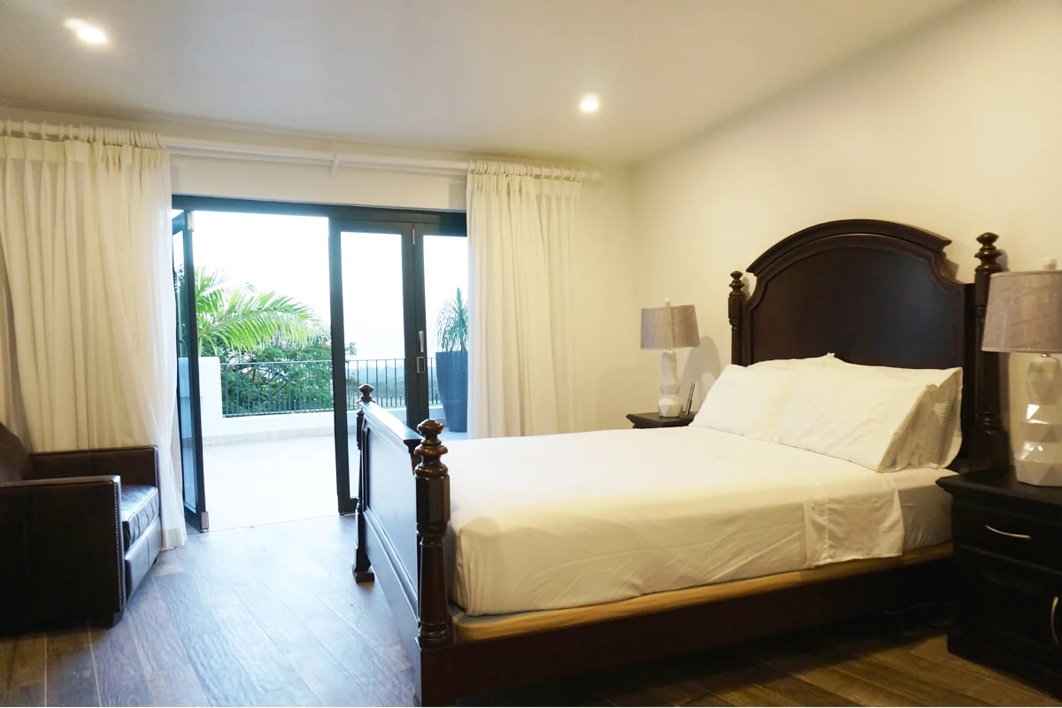 Royal Palm Manor - Image 10