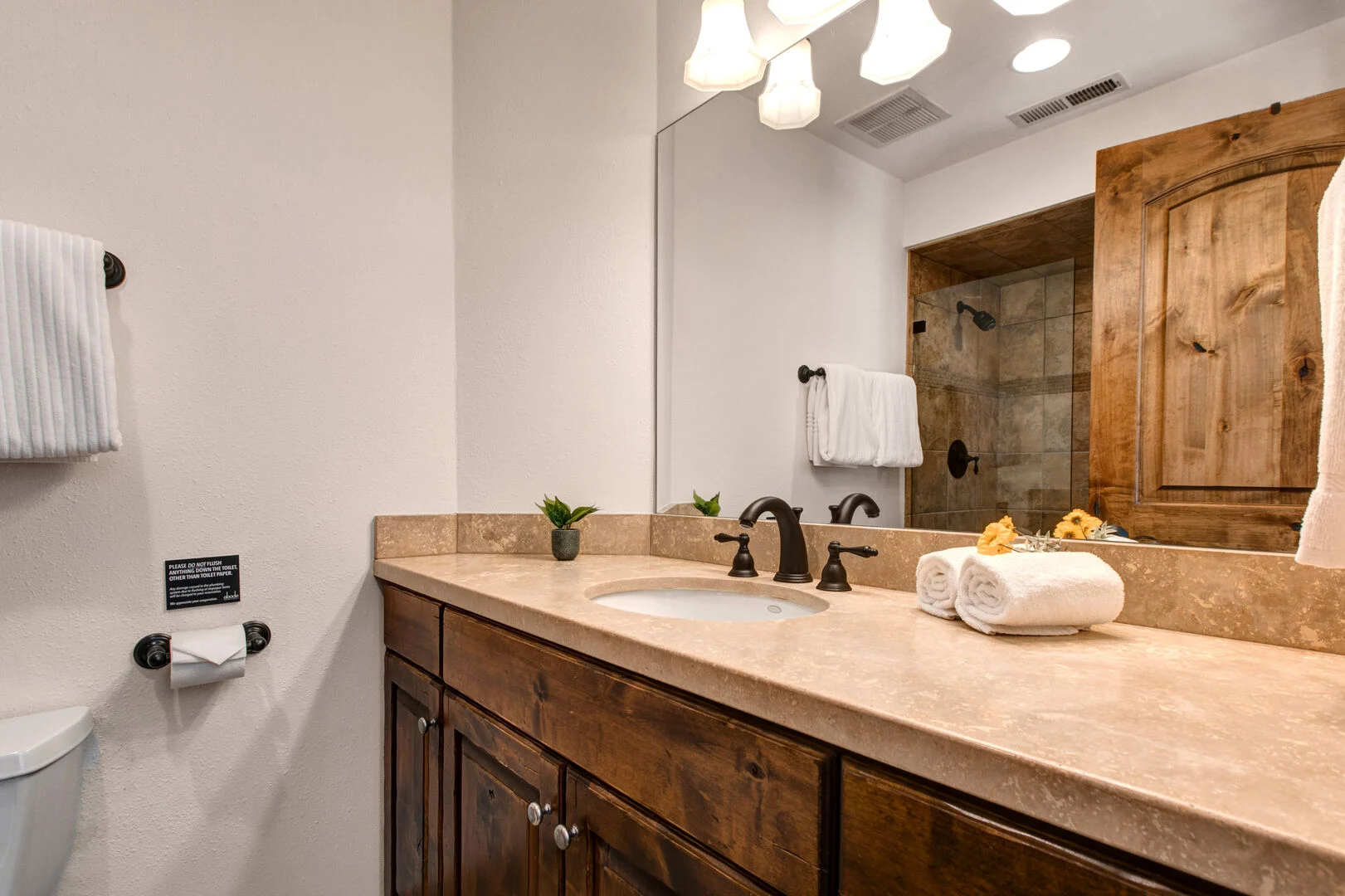 Lakeside Home - Image 15