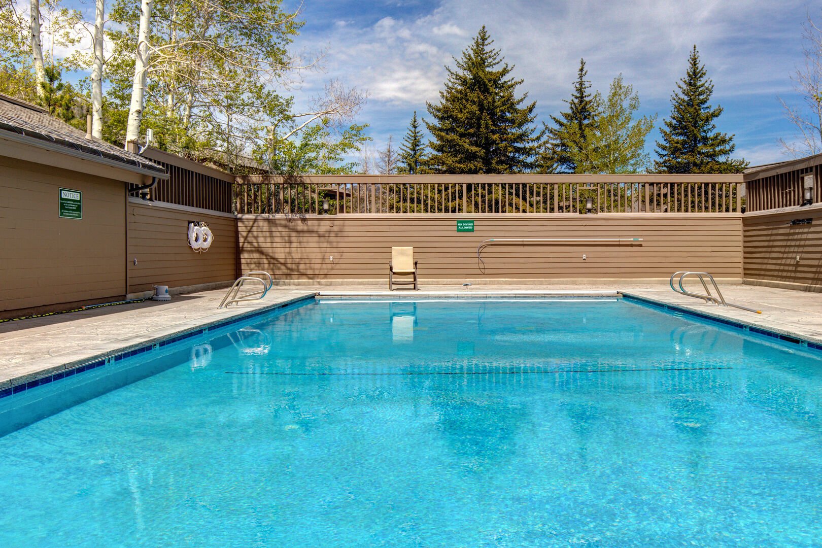 Lakeside Home - Image 32