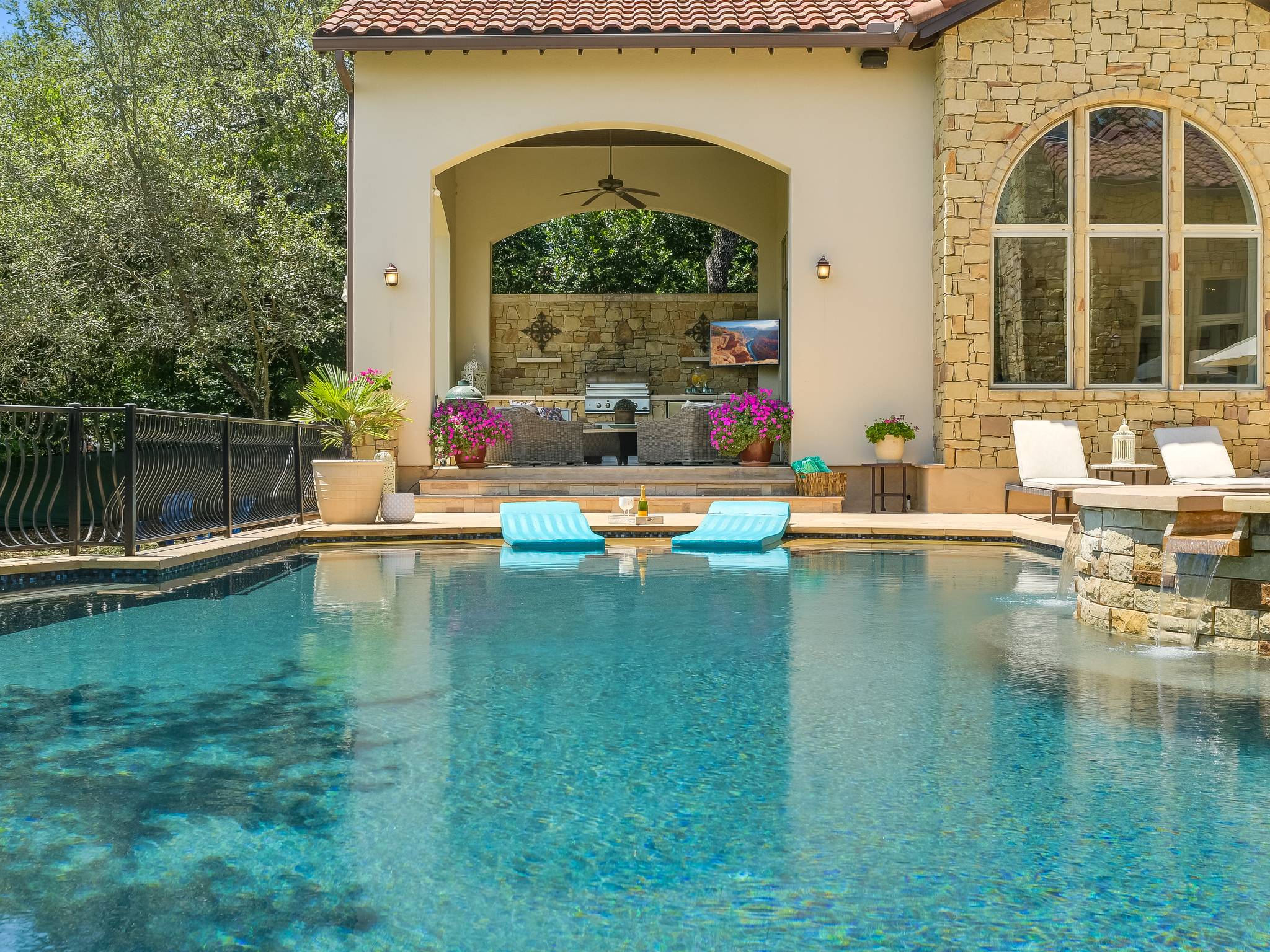 Rock Cedar House - Image 29