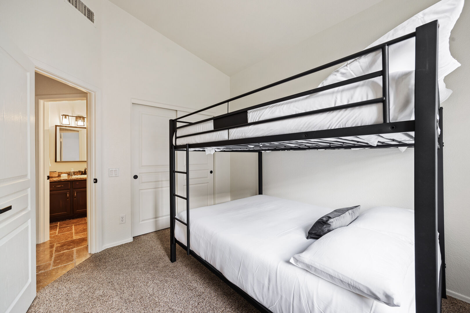 Blue Ridge House - Image 24