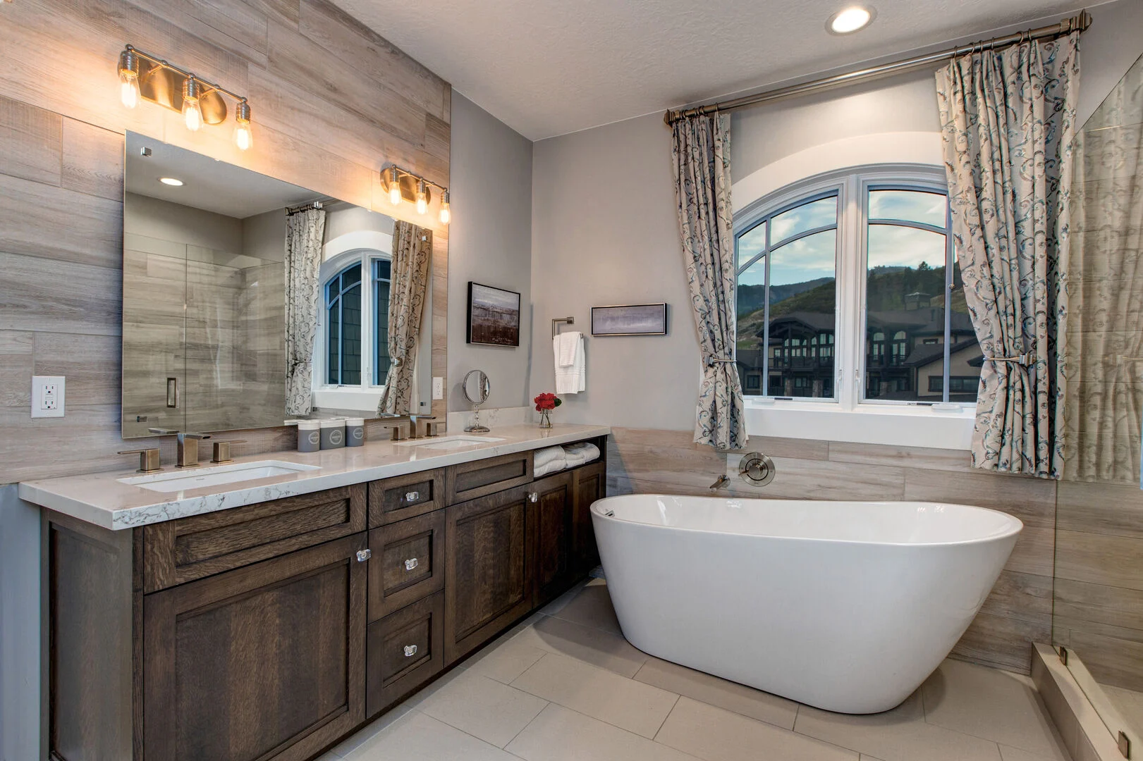 Lane Home - Image 23