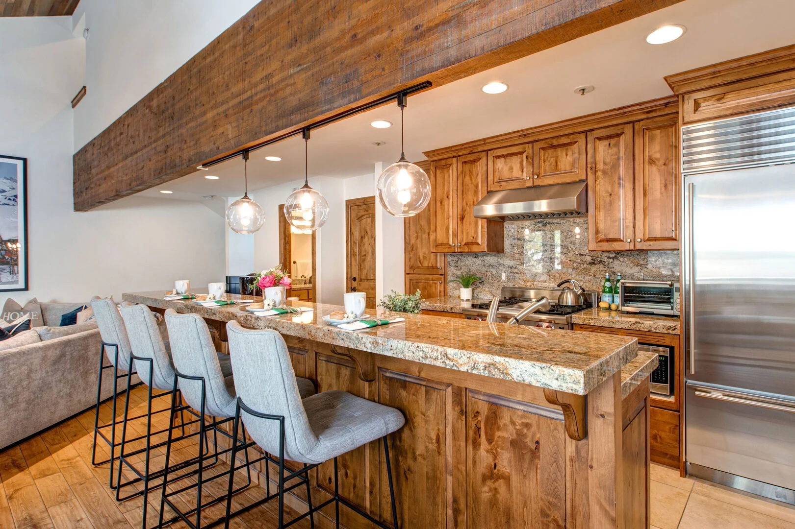 Lakeside Home - Image 7