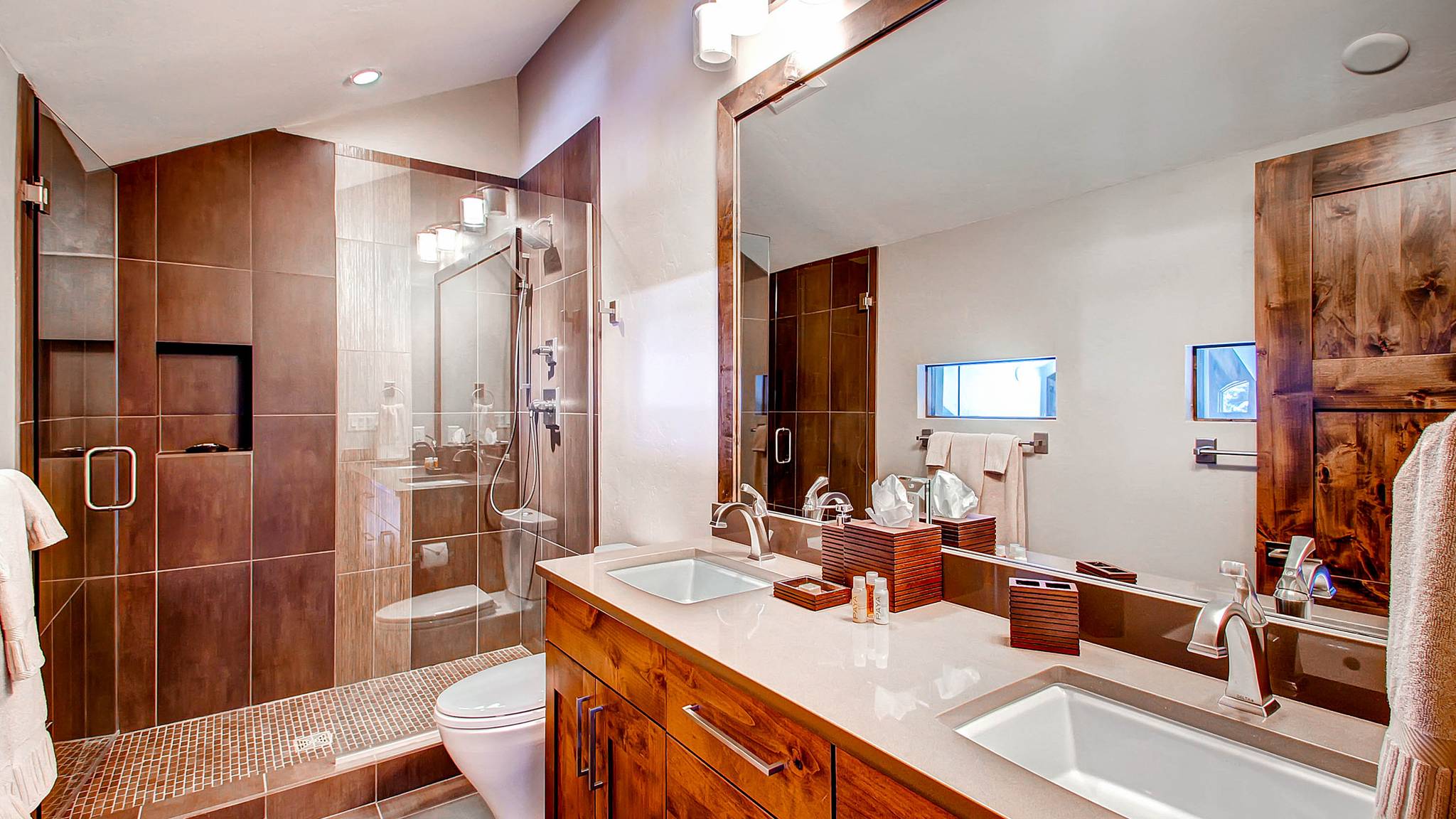 Amber Manor - Image 20