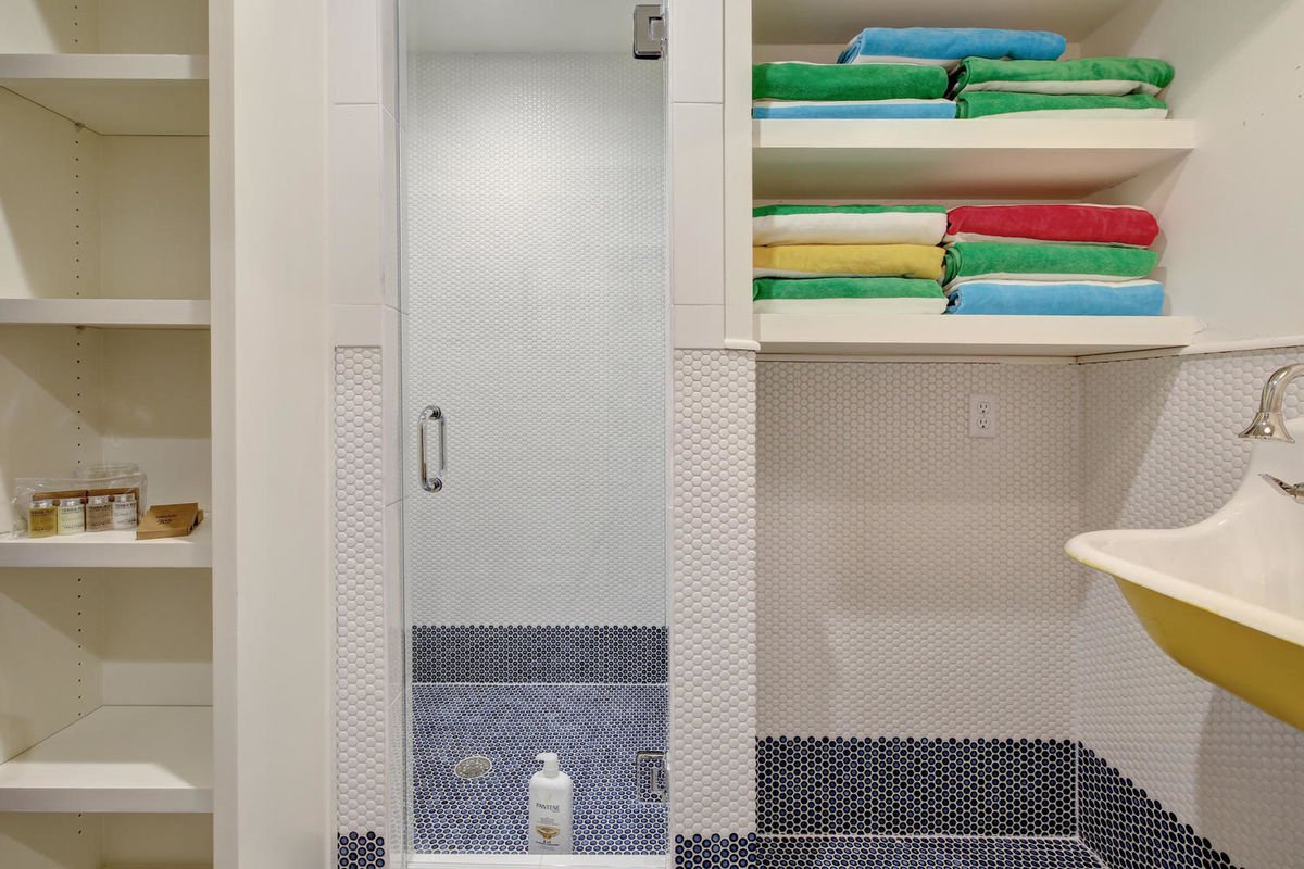 Spring Manor - Image 23