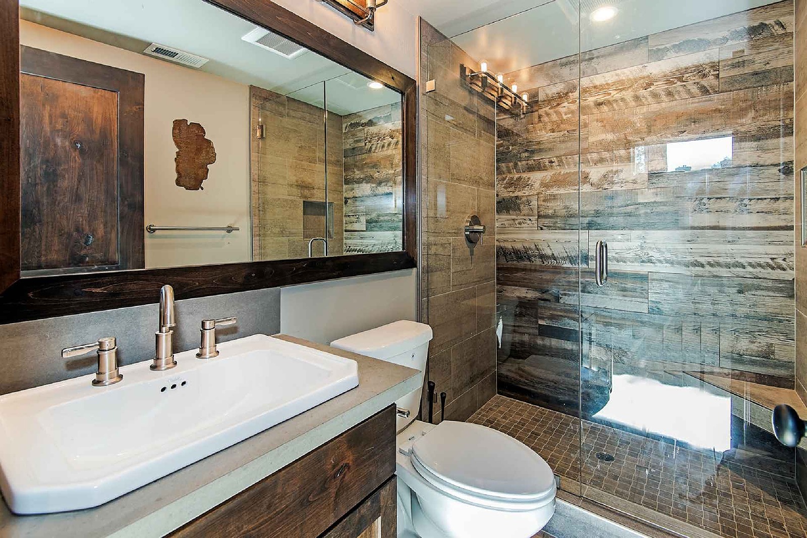 Trail Manor - Image 25