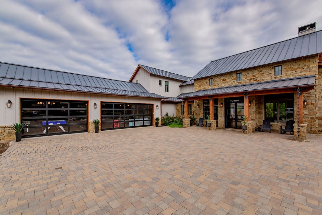 Sky Manor - Image 40