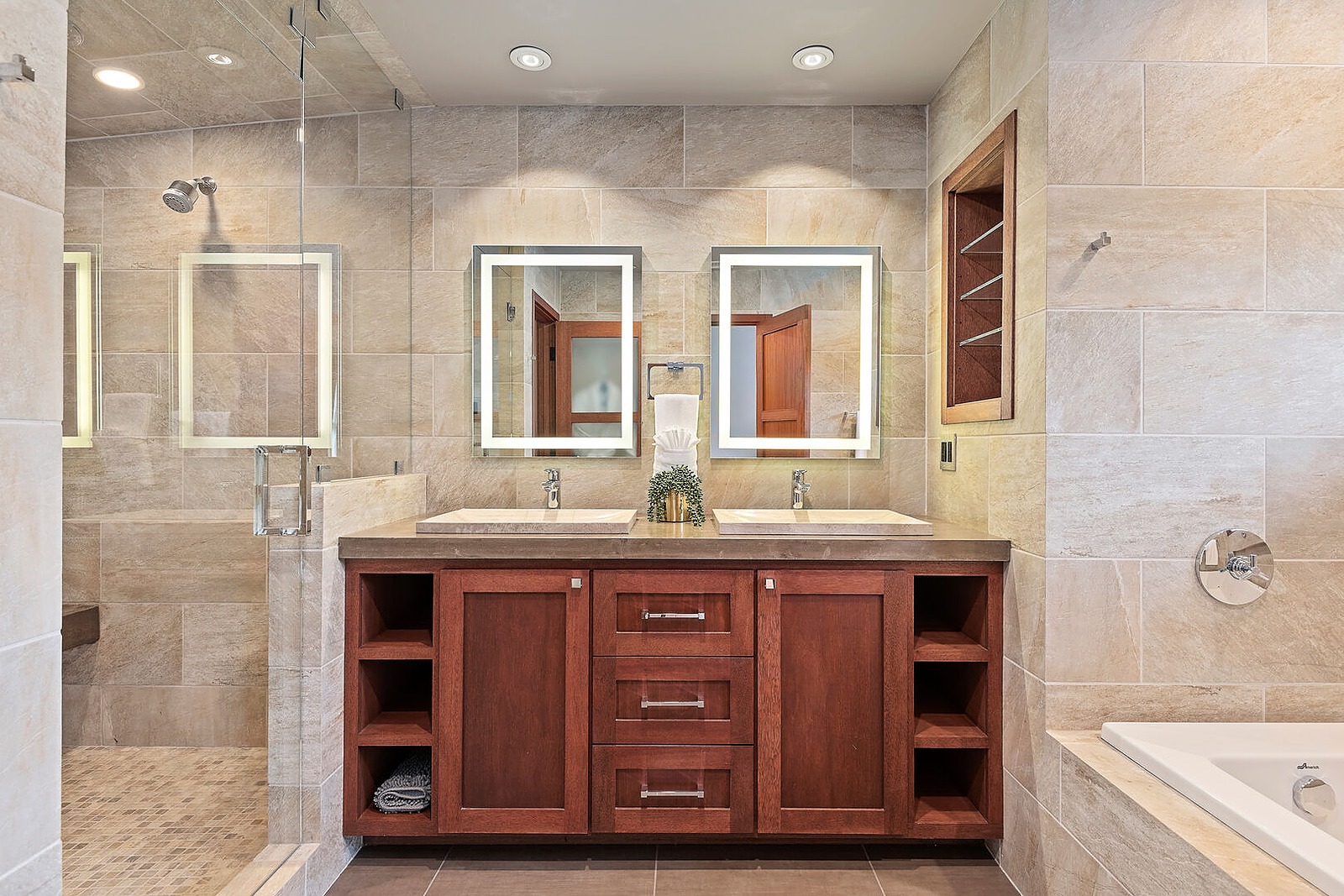 Middle Home - Image 25