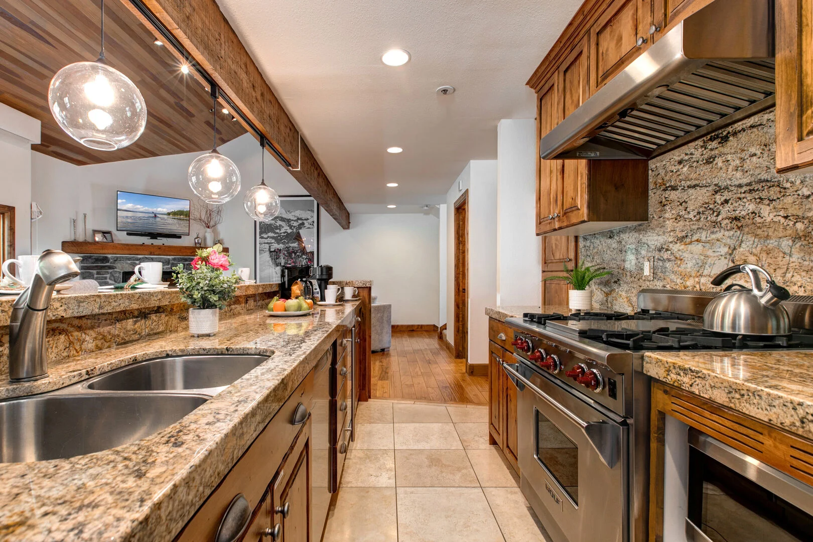 Lakeside Home - Image 8