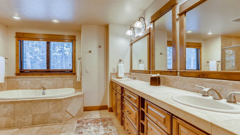 Royal Villa - Image 18