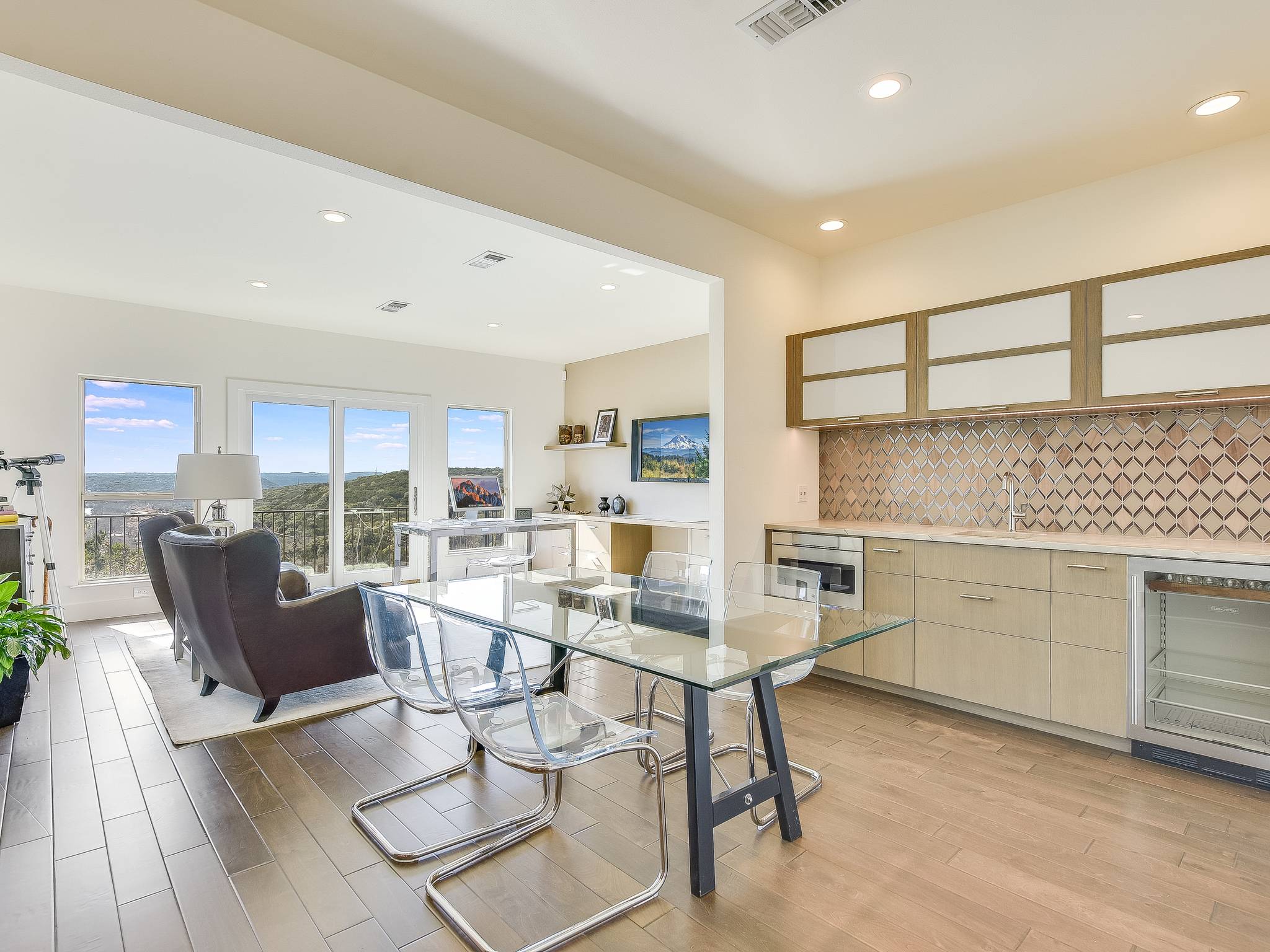 Red Cypress Home - Image 18