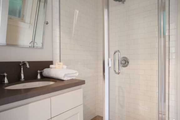 Hillside House - Image 17