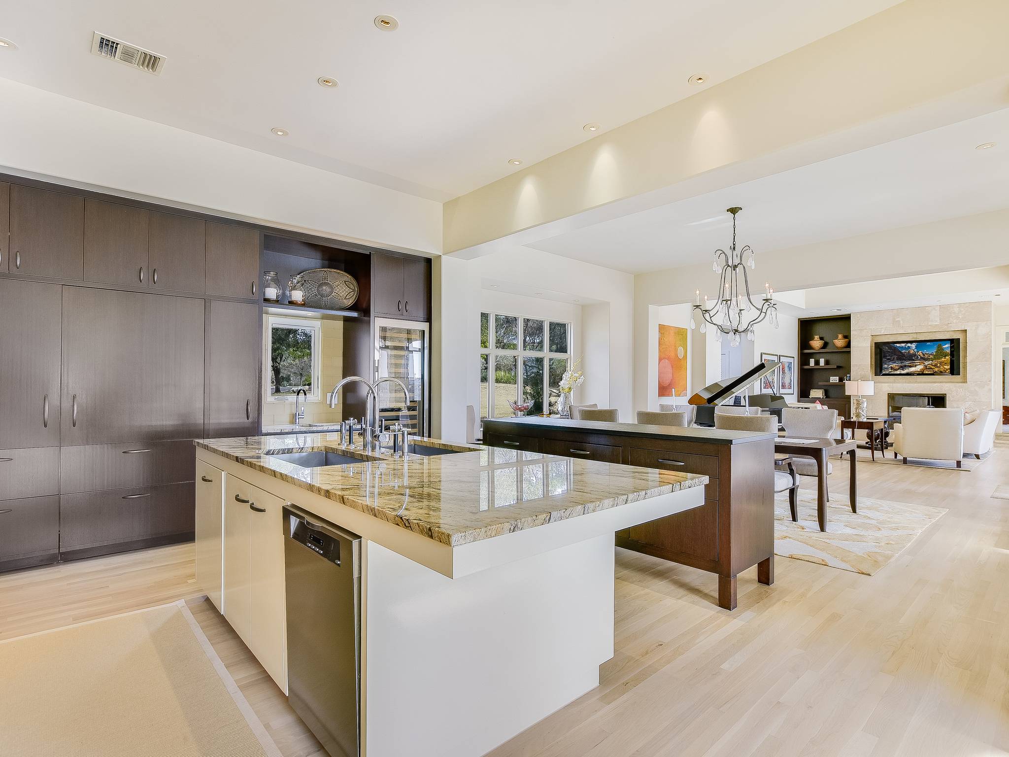 Red Cypress Home - Image 13