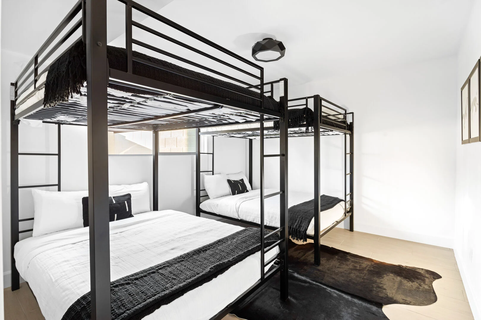 Bee Brush House - Image 18