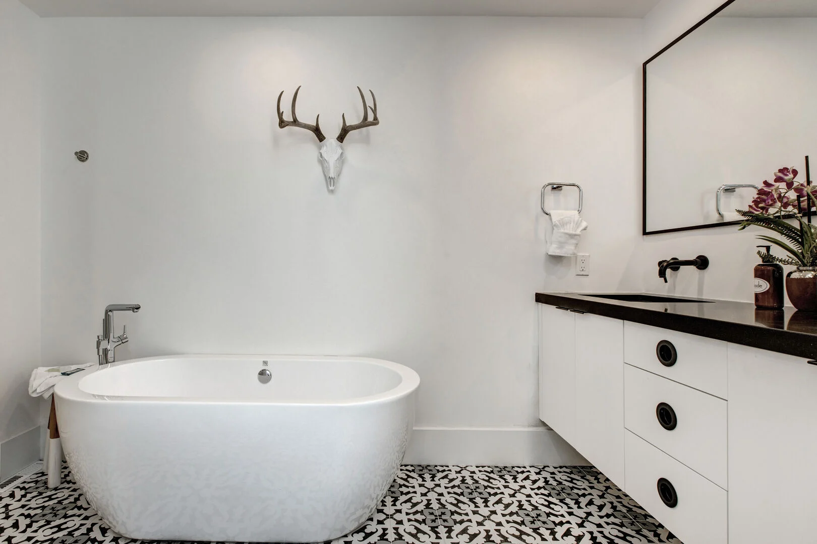 Deer House - Image 22