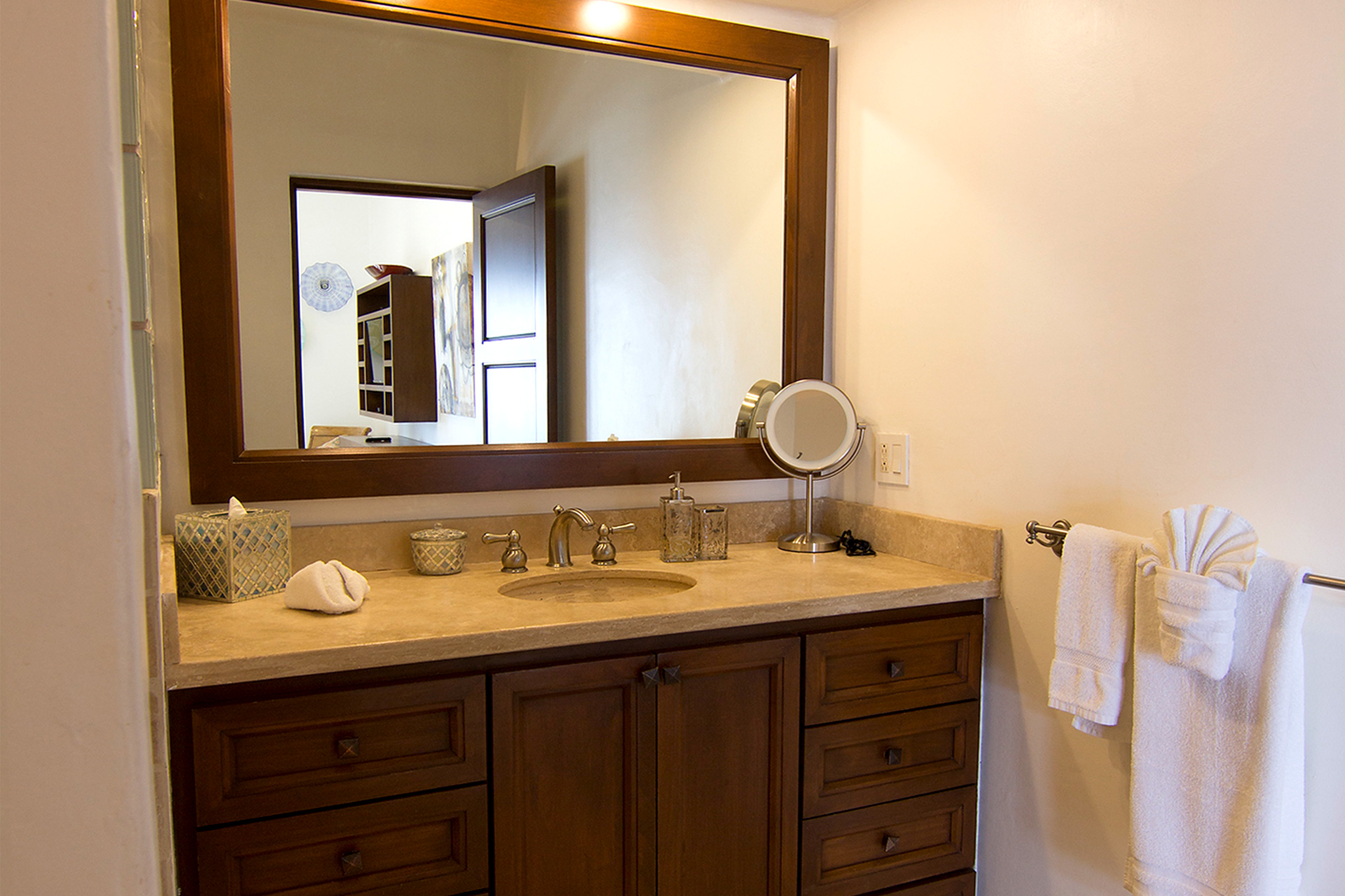 Transpeninsular Manor - Image 22